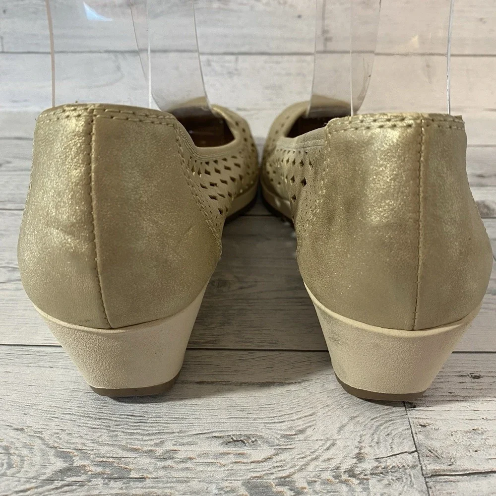 Naturalizer Wedges Womens 8 M Gold Brina Metallic Laser Cutout Perforated Casual